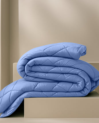 रज़ाई - 100 GSM सॉफ्ट AC कम्फ़र्टर होटल क्वालिटी-डाउन अल्टरनेटिव रिवर्सिबल कम्फ़र्टर - सभी मौसम | AC कम्फ़र्टर / कंबल / रजाई / रजाई डबल बेड | सिल्वर / हल्का नीला 