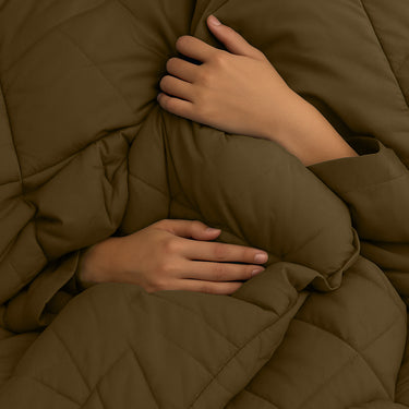 Premium bedding comforter crafted for cloud-like softness and elegant warmth (beige)