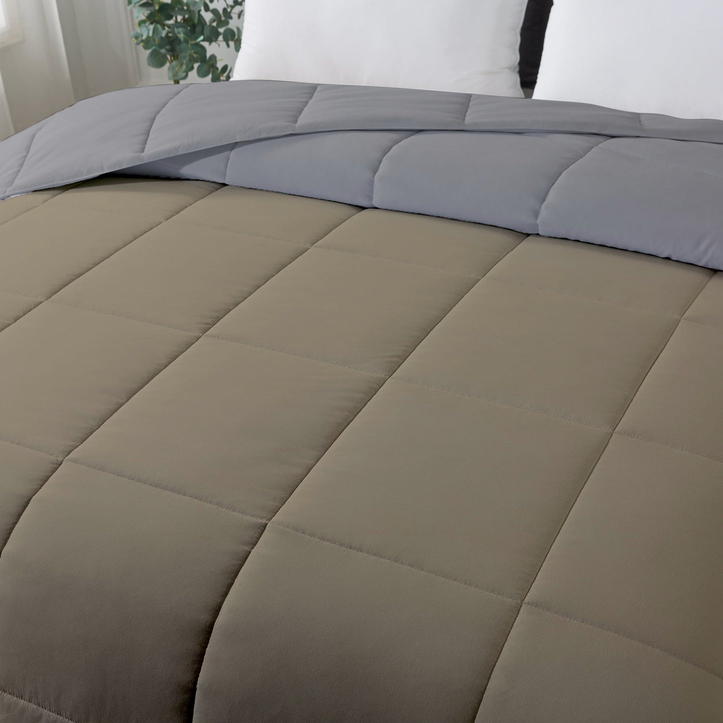 Razzai - 200 GSM Soft AC Comforter Hotel Quality-Down Alternative Reversible Comforter - All Season |AC Comforter/Blanket/Quilt/Rajai Double Bed|Silver/Beige